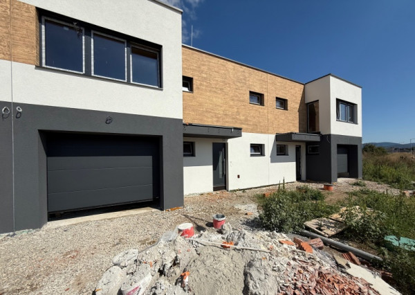 Dokončené | RD 4 izb. s garážou | 1A | Trenčín – Zlatovce